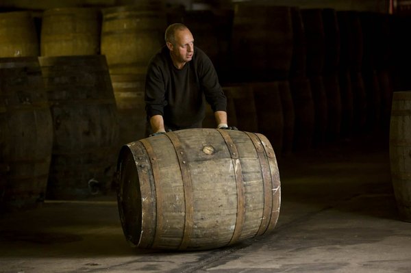 How can you join a guided tour of the famous whisky distilleries in the Scottish Highlands?